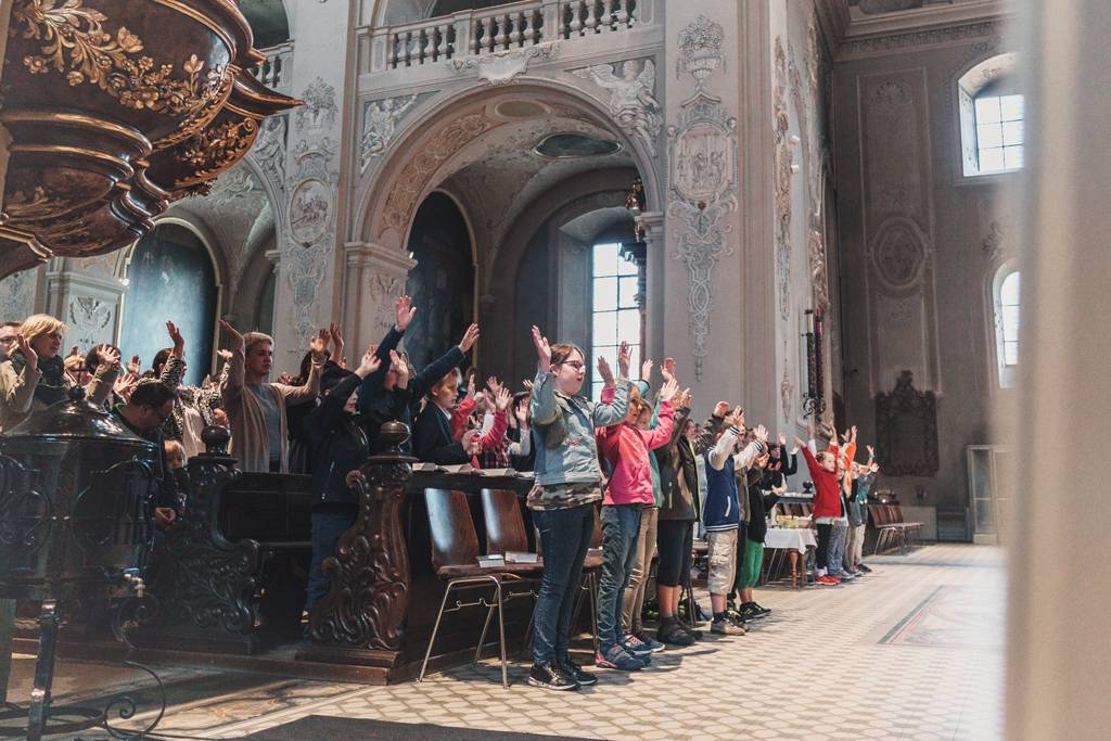 Quelle: Marcel Ditrich, Walldürn Interaktiver Gottesdienst mit den Kommunionkinder