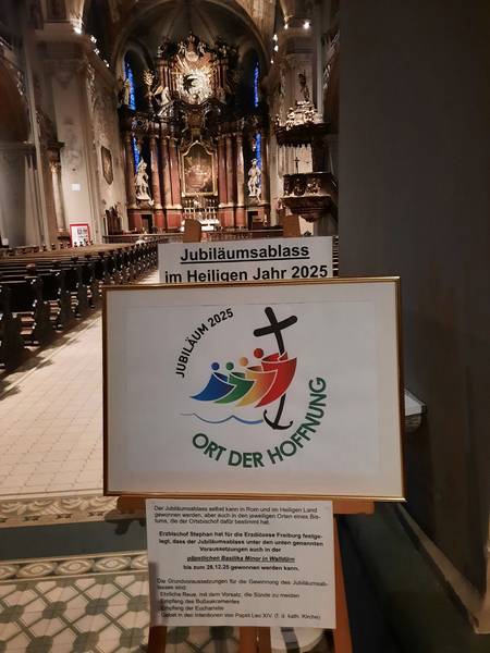 Quelle: Achim Dörr, Walldürn Hinweistafel für den Ablass im heiligen Jahr 2025 in der Wallfahrtsbasilika